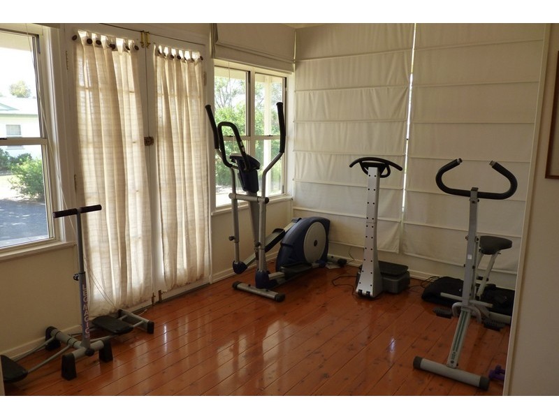 10 Toowoomba Road, Oakey QLD 4401