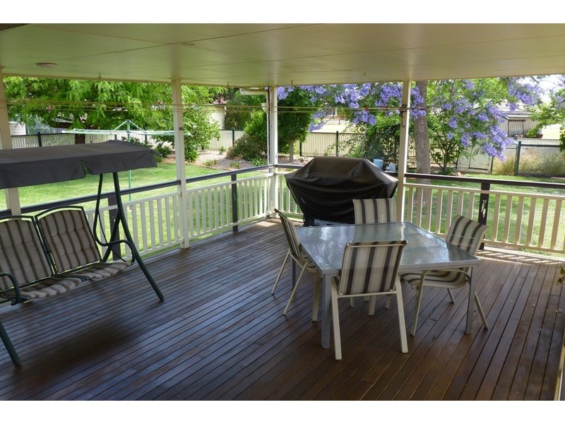 10 Toowoomba Road, Oakey QLD 4401