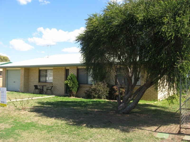 8 Cooper Avenue, Oakey QLD 4401