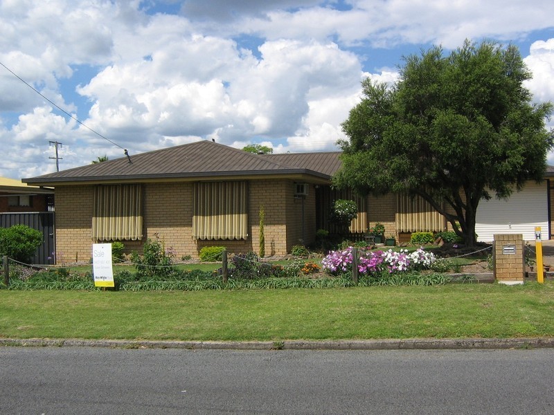 4 Wright Street, Oakey QLD 4401