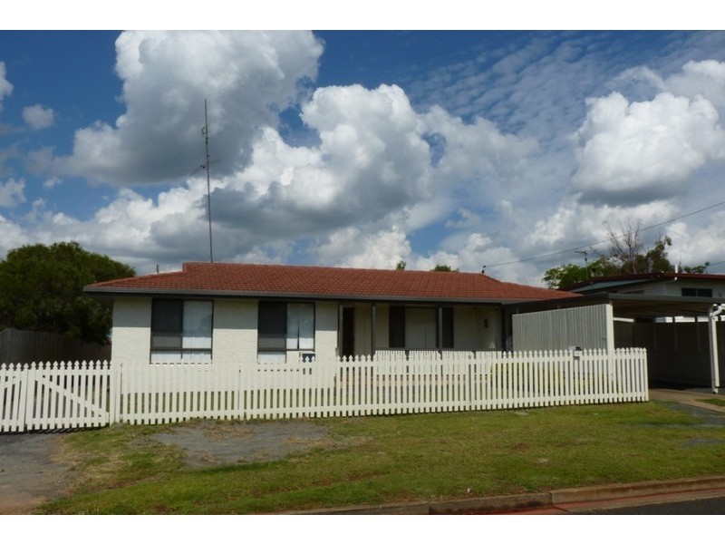 92 Proposch Street, Oakey QLD 4401