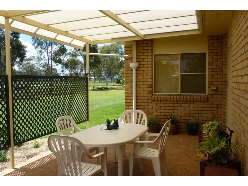 6a  Russell Street, Oakey QLD 4401