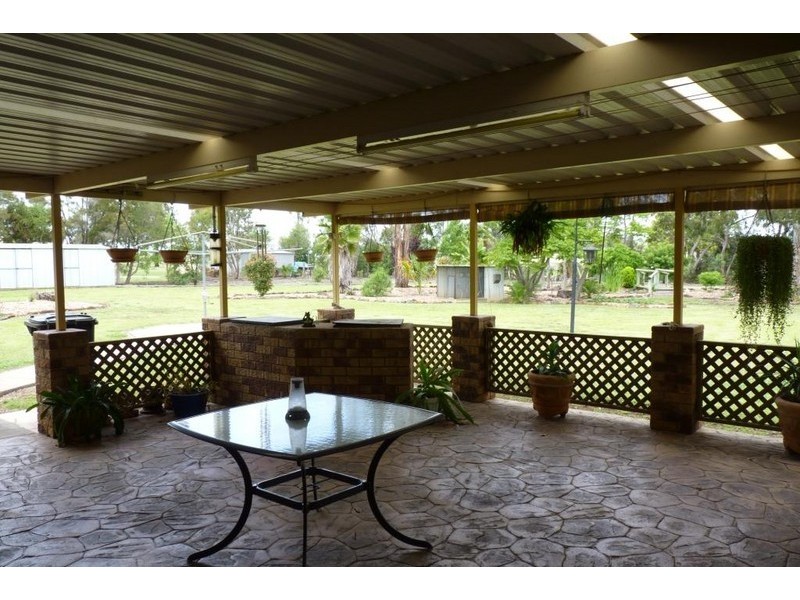 4 Russell Street, Oakey QLD 4401