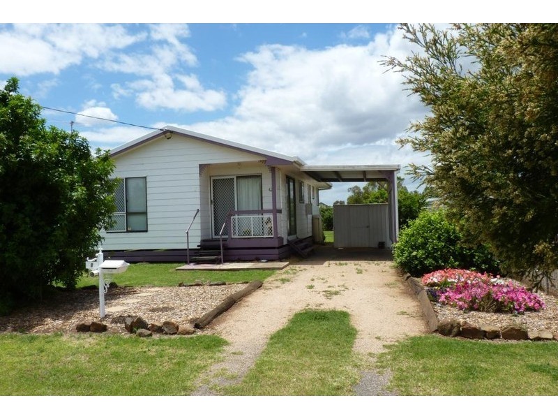 8 Davidson Street, Oakey QLD 4401