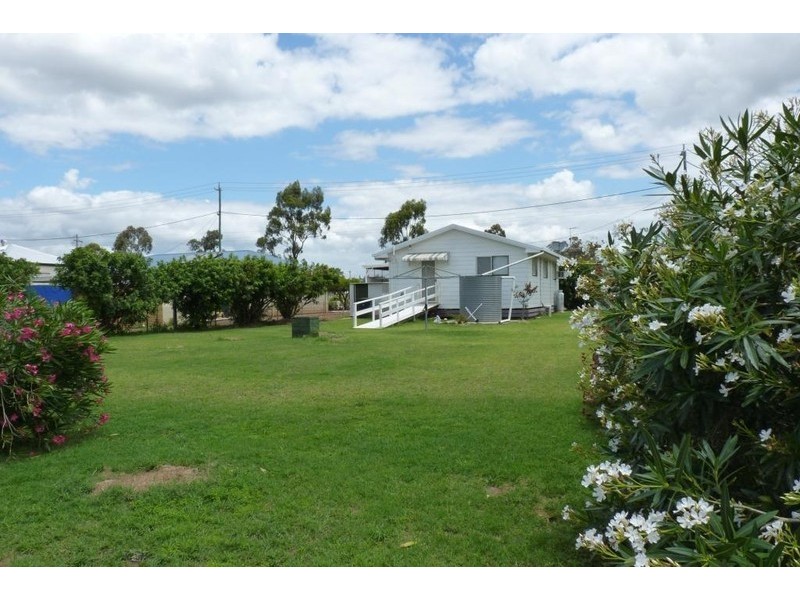 8 Davidson Street, Oakey QLD 4401