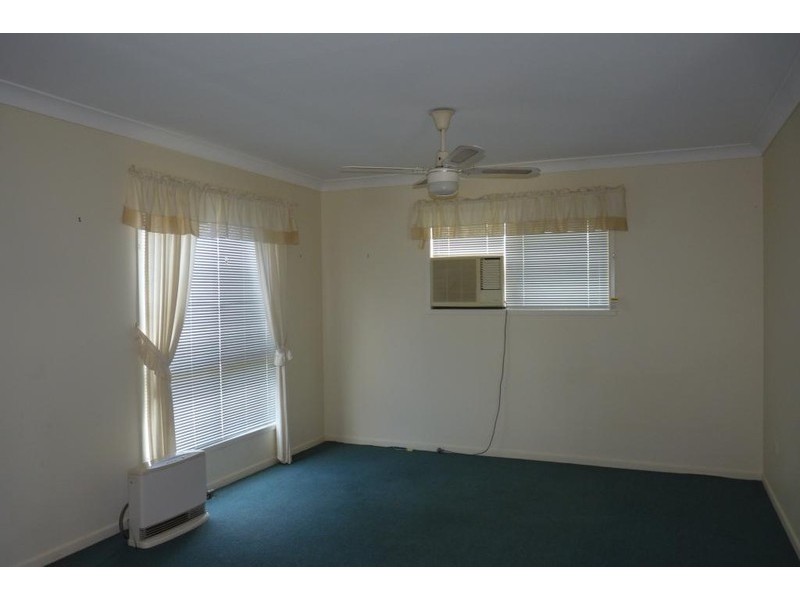 8 Davidson Street, Oakey QLD 4401