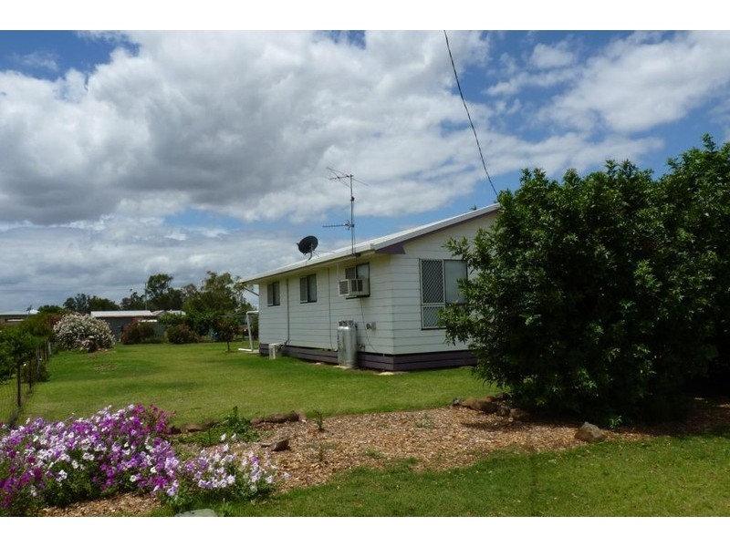 8 Davidson Street, Oakey QLD 4401