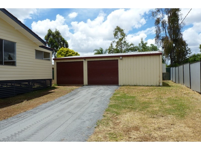 28B Cunningham Street, Oakey QLD 4401