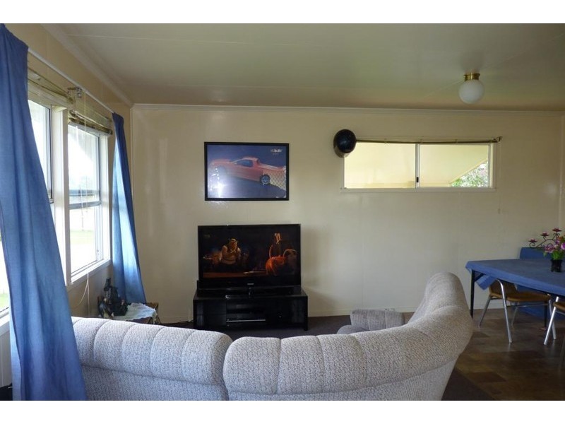 13 James Street, Oakey QLD 4401