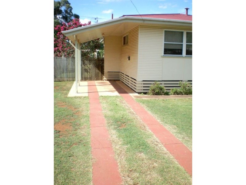 13 James Street, Oakey QLD 4401