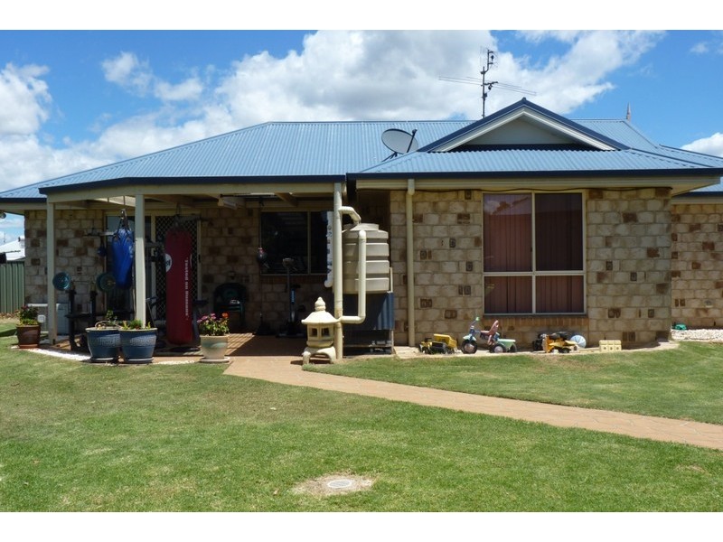 27 Shannon Court, Oakey QLD 4401
