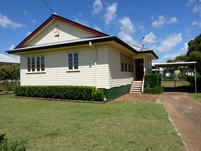 6  James Street, Oakey QLD 4401