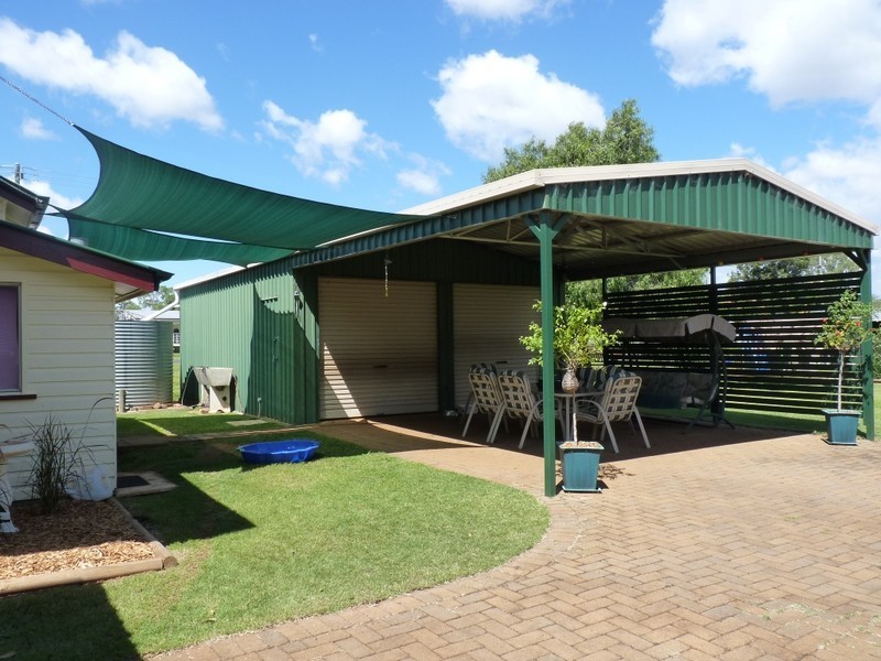 6  James Street, Oakey QLD 4401