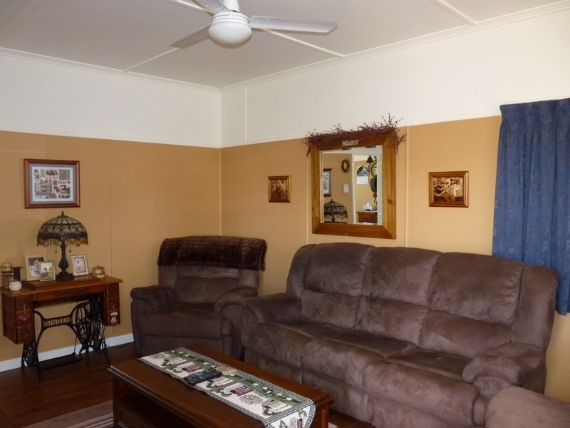 6  James Street, Oakey QLD 4401