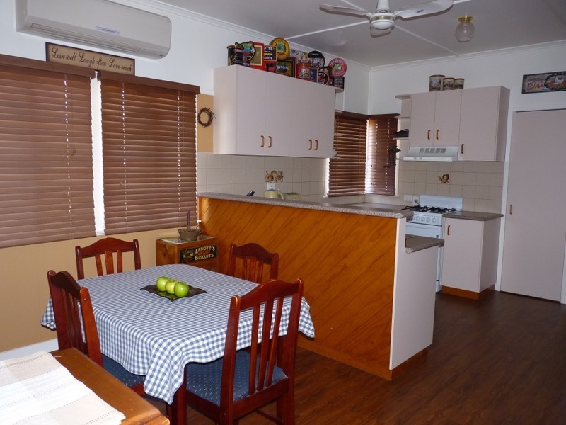 6  James Street, Oakey QLD 4401