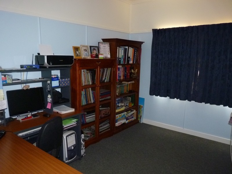 6  James Street, Oakey QLD 4401