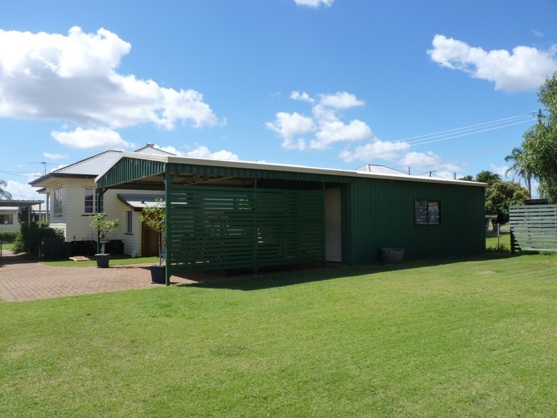 6  James Street, Oakey QLD 4401