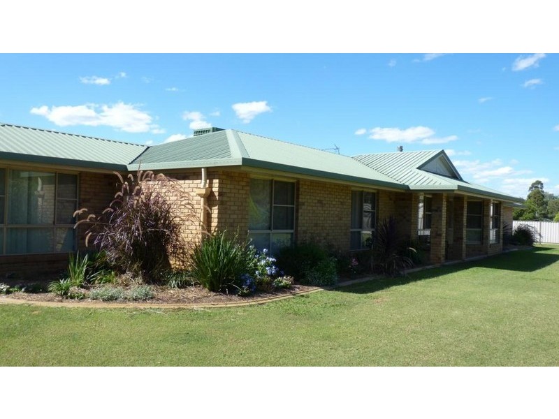 16 Voll Avenue, Oakey QLD 4401