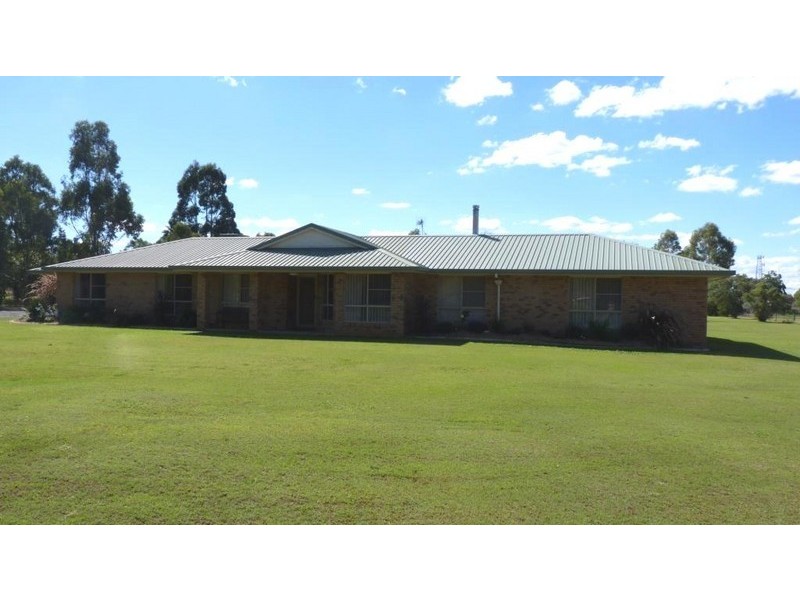 16 Voll Avenue, Oakey QLD 4401