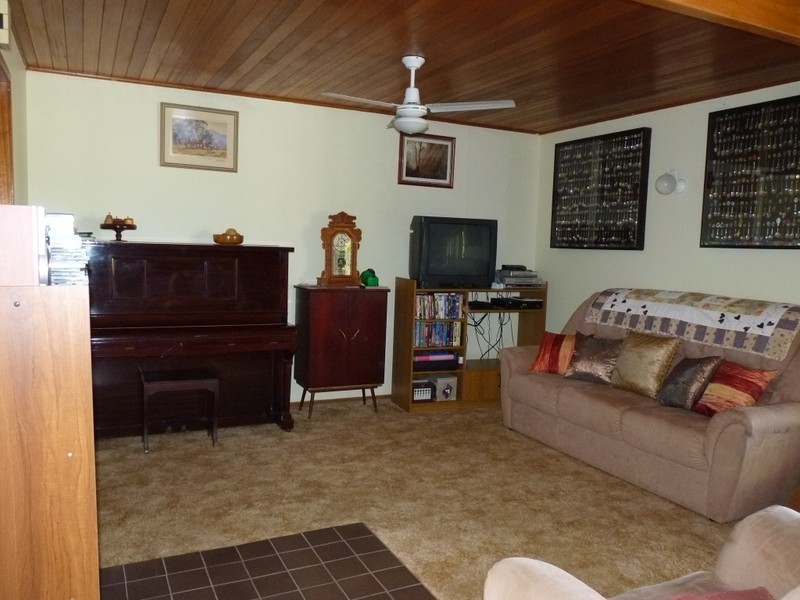 17 Robb Street, Oakey QLD 4401