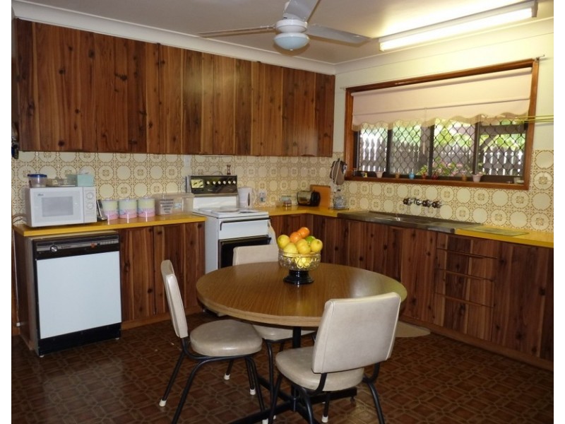 17 Robb Street, Oakey QLD 4401