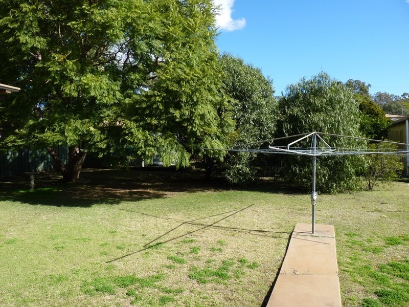 17 Robb Street, Oakey QLD 4401