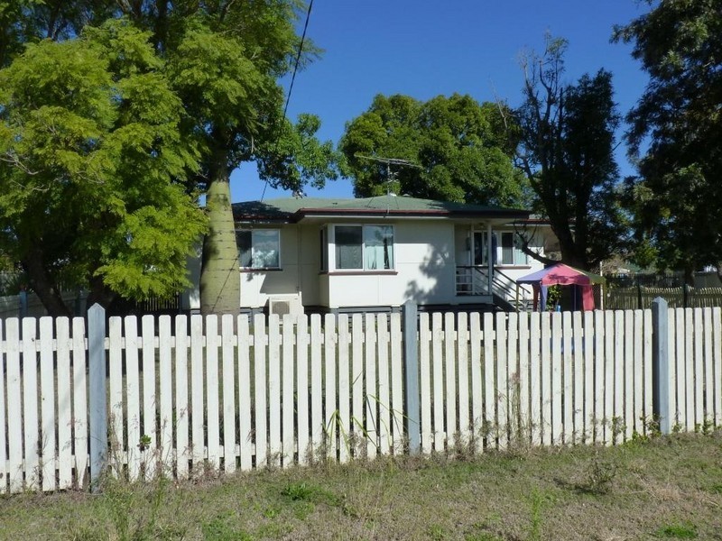 12 James Street, Oakey QLD 4401