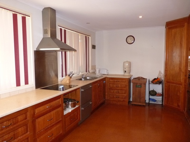 18 THOMAS STREET, Meringandan West QLD 4352