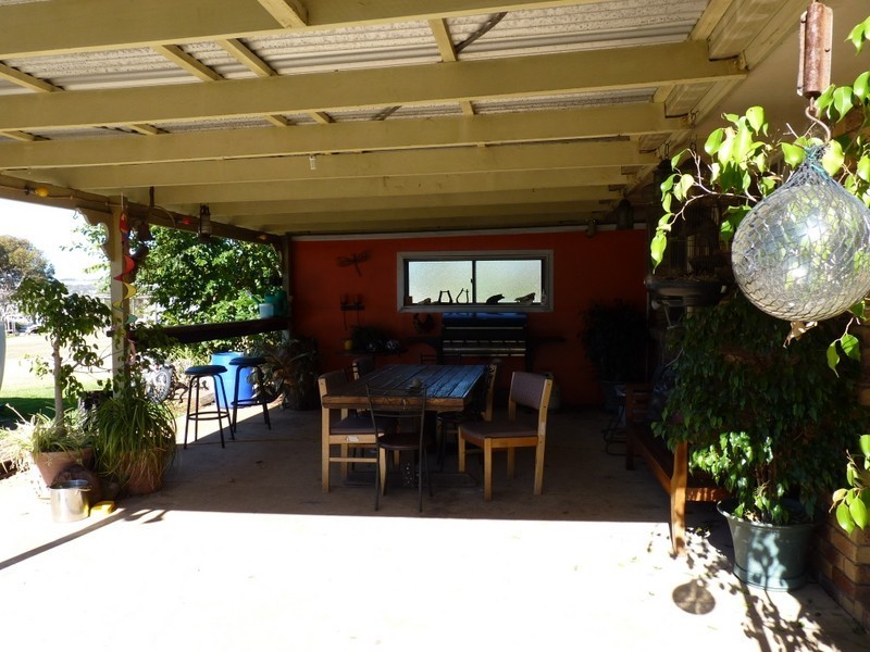 18 THOMAS STREET, Meringandan West QLD 4352