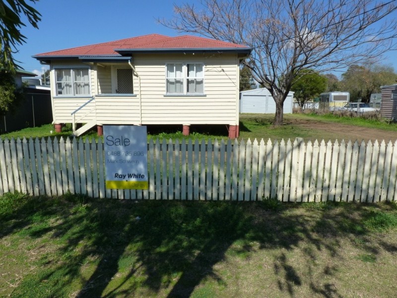 239 BRIDGE STREET, Oakey QLD 4401