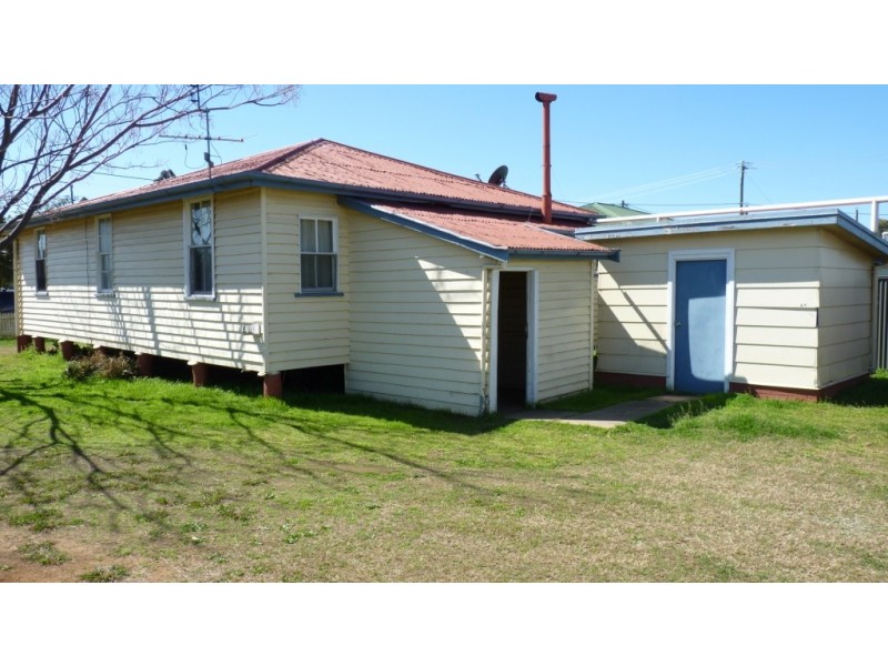 239 BRIDGE STREET, Oakey QLD 4401