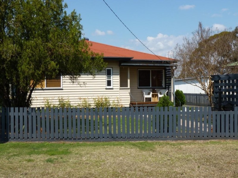 9 McDonald Street, Oakey QLD 4401
