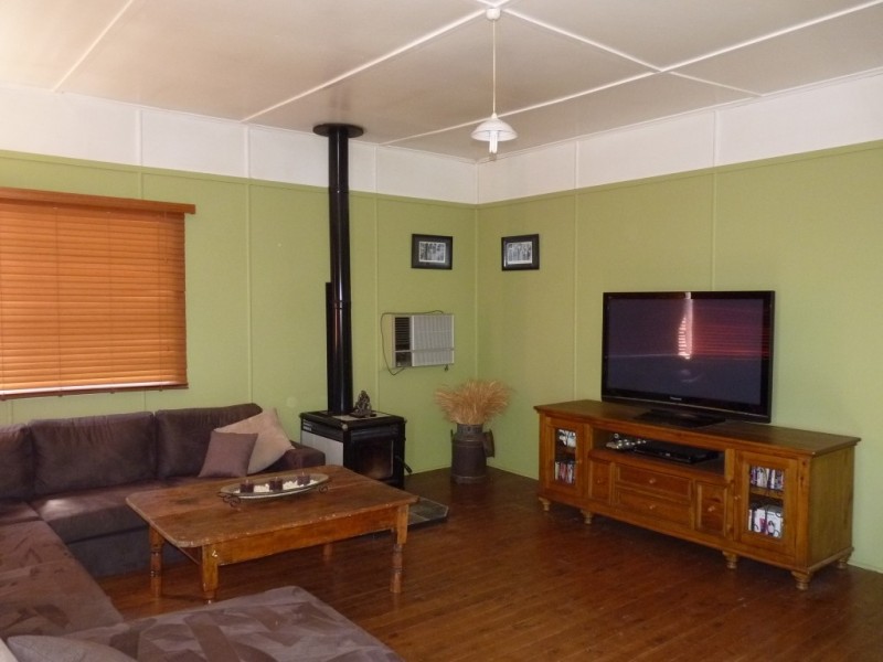 9 McDonald Street, Oakey QLD 4401