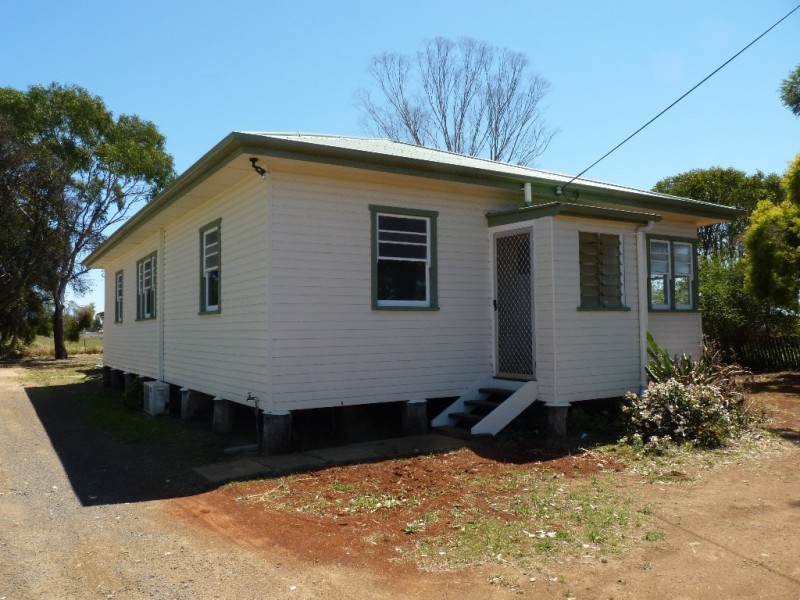 62 Beale Street, Oakey QLD 4401