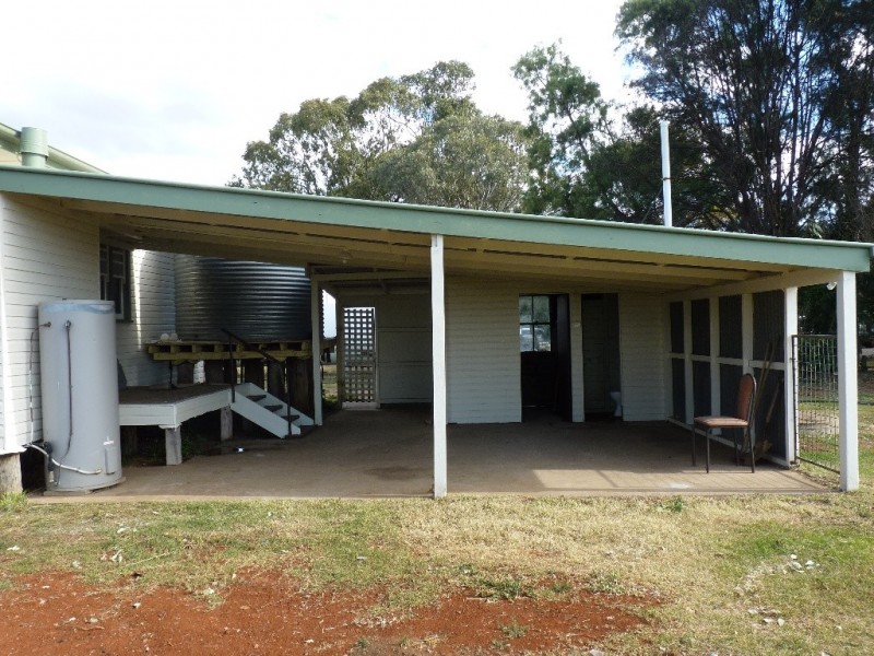 62 Beale Street, Oakey QLD 4401