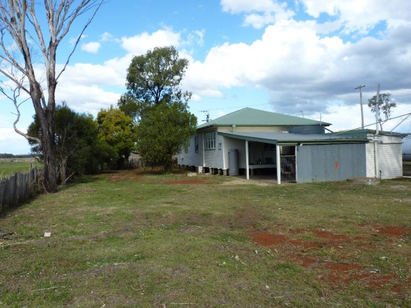 62 Beale Street, Oakey QLD 4401