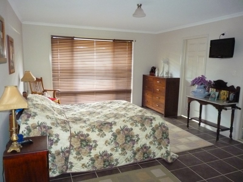 11 Langton Crescent, Oakey QLD 4401