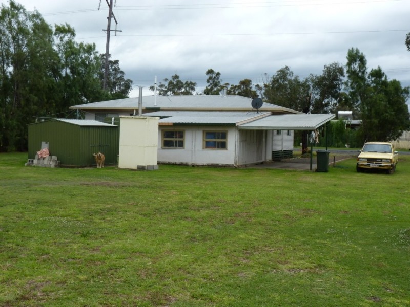 14  Earl Street, Jondaryan QLD 4403