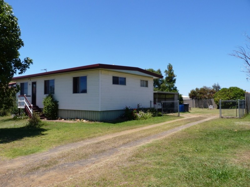 90 Proposch Street, Oakey QLD 4401