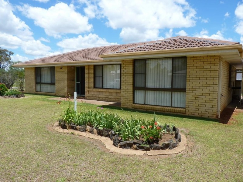 6 Cooper Avenue, Oakey QLD 4401