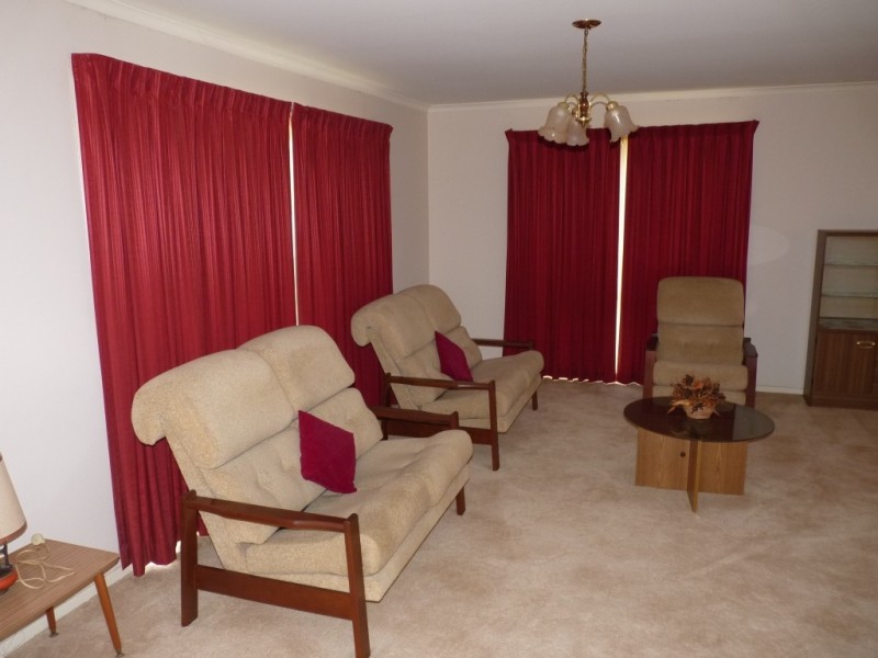 6 Cooper Avenue, Oakey QLD 4401