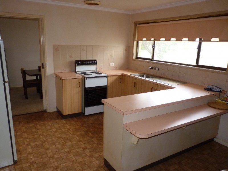 6 Cooper Avenue, Oakey QLD 4401