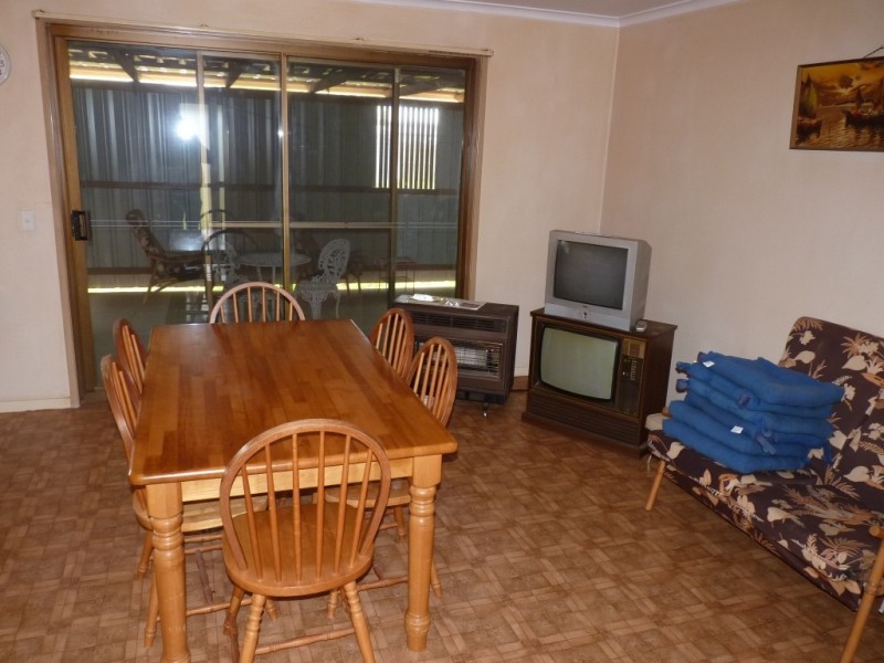 6 Cooper Avenue, Oakey QLD 4401