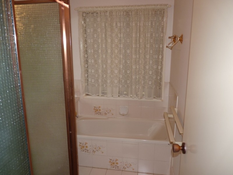 6 Cooper Avenue, Oakey QLD 4401