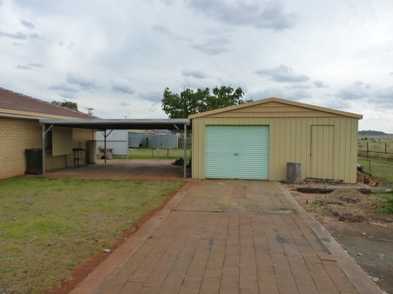 6 Cooper Avenue, Oakey QLD 4401
