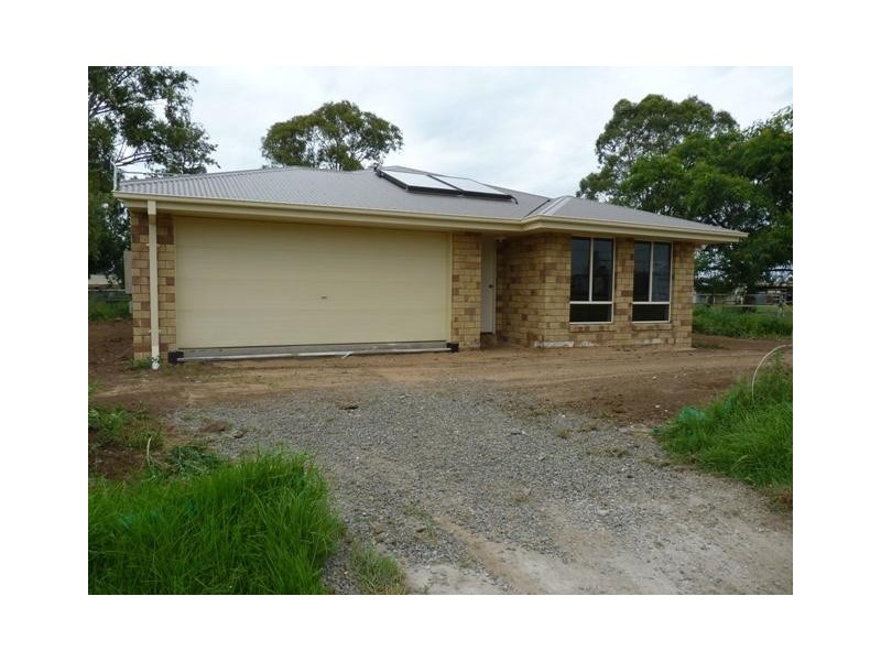 21 Donely Street, Oakey QLD 4401