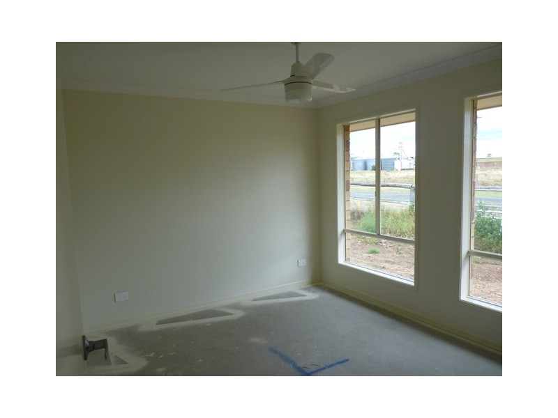 21 Donely Street, Oakey QLD 4401