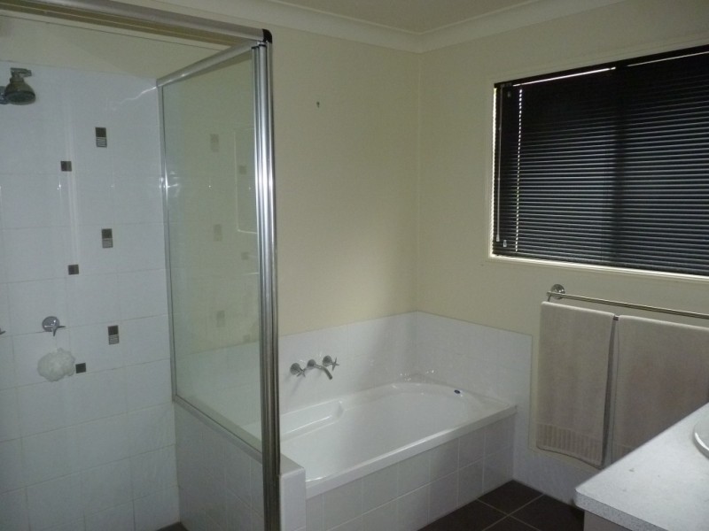 10 Jackson Close, Highfields QLD 4352