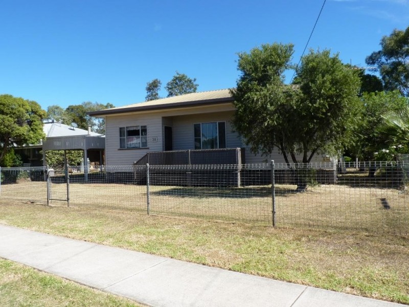 38 Desmond Lane, Oakey QLD 4401