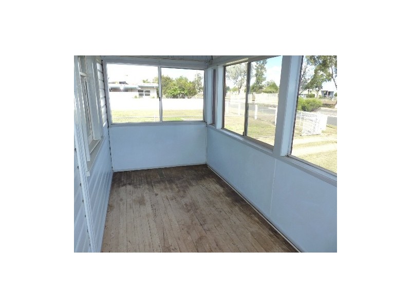 32 Davidson Street, Oakey QLD 4401